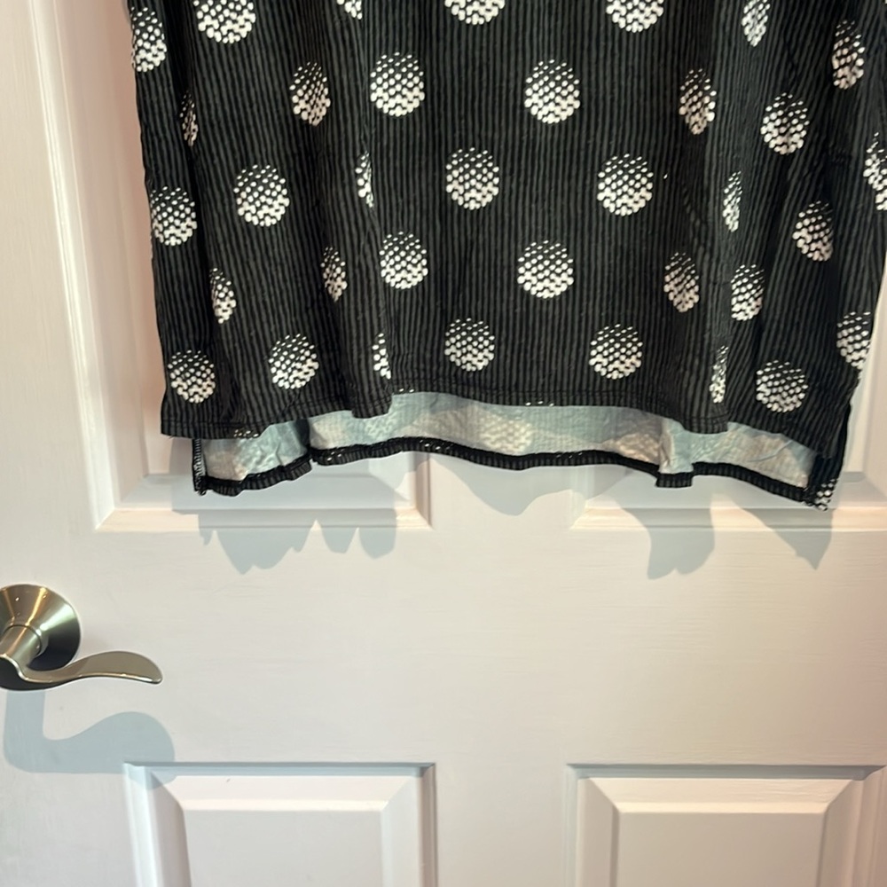 Alfani Black and White Patterned Short Sleeve Top - Picture 3 of 6